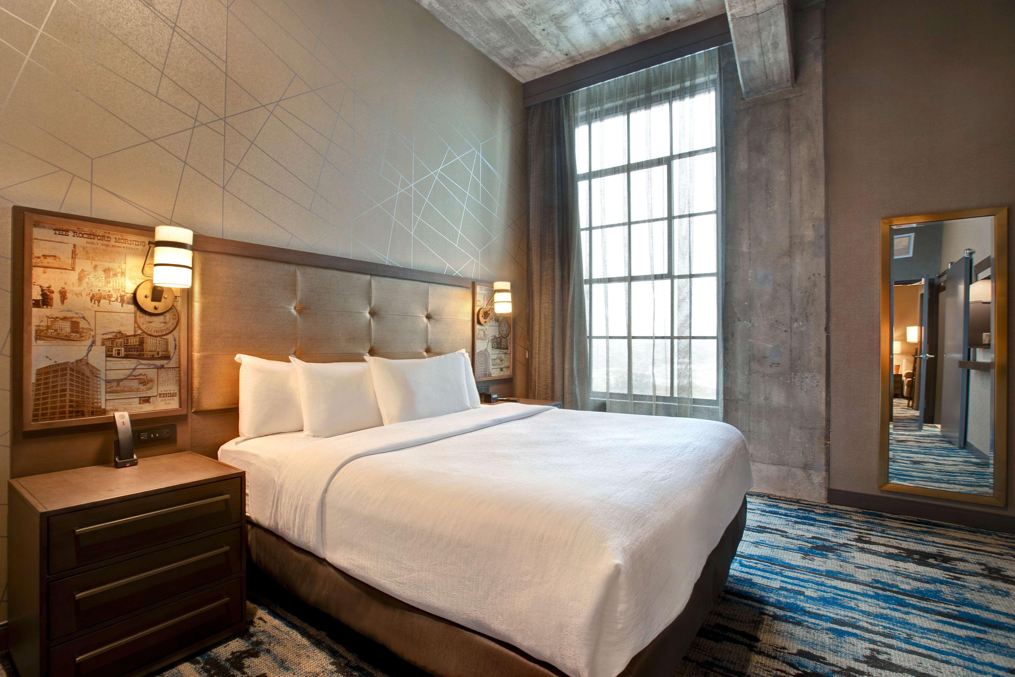 Embassy Suites By Hilton Rockford Riverfront Екстер'єр фото