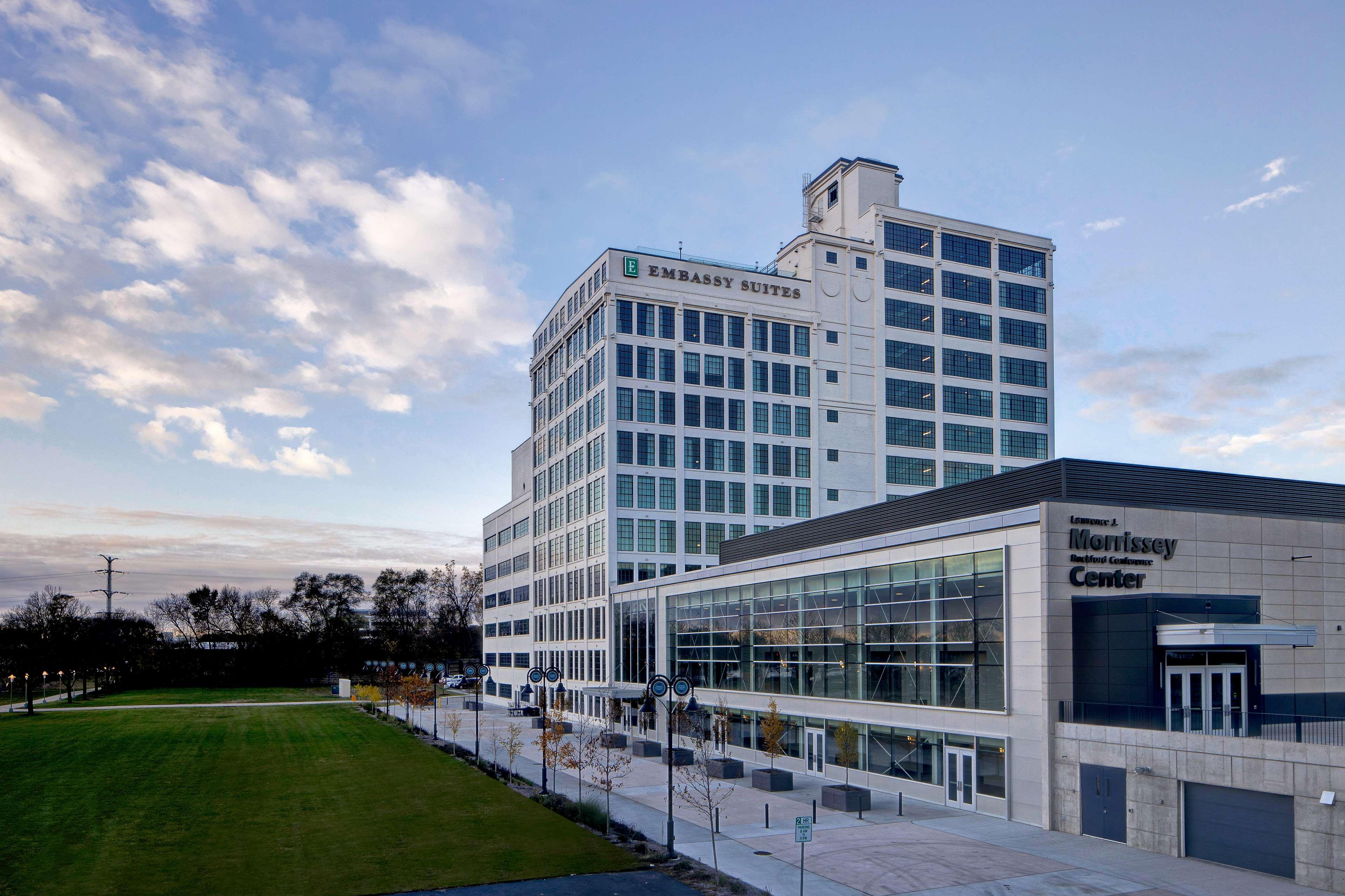 Embassy Suites By Hilton Rockford Riverfront Екстер'єр фото