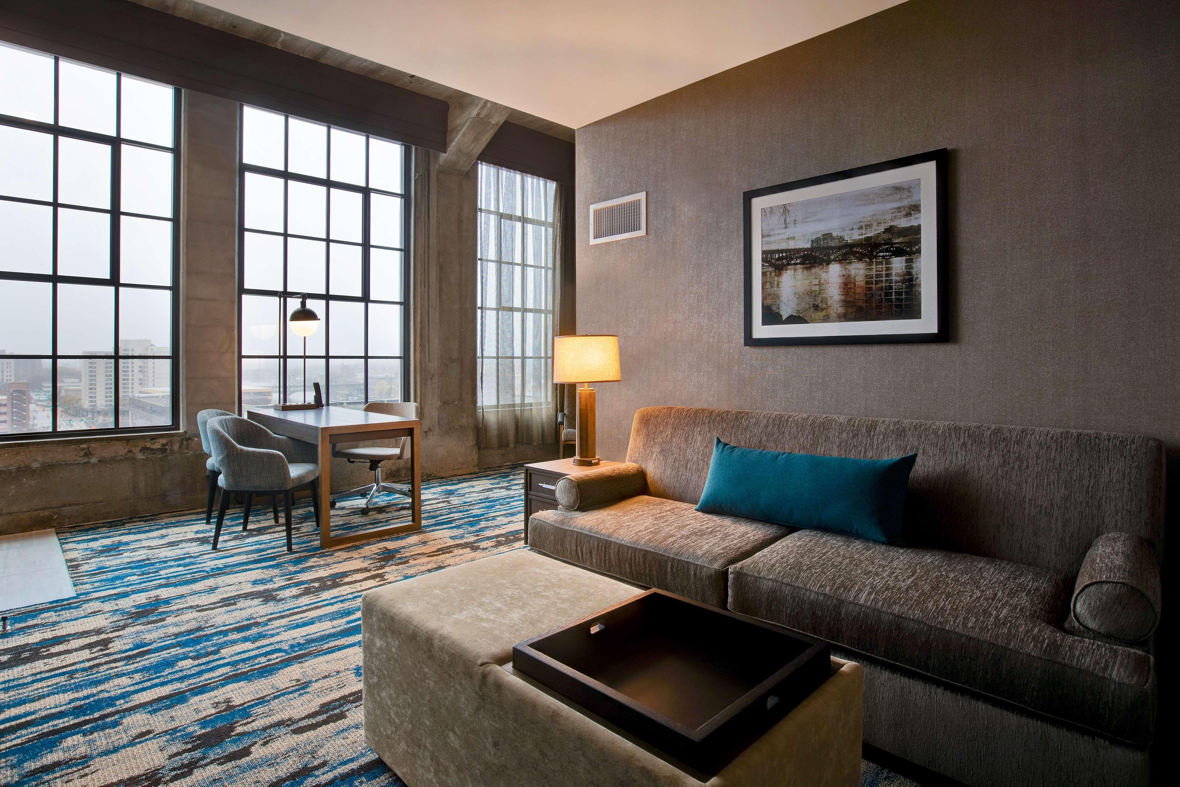 Embassy Suites By Hilton Rockford Riverfront Екстер'єр фото