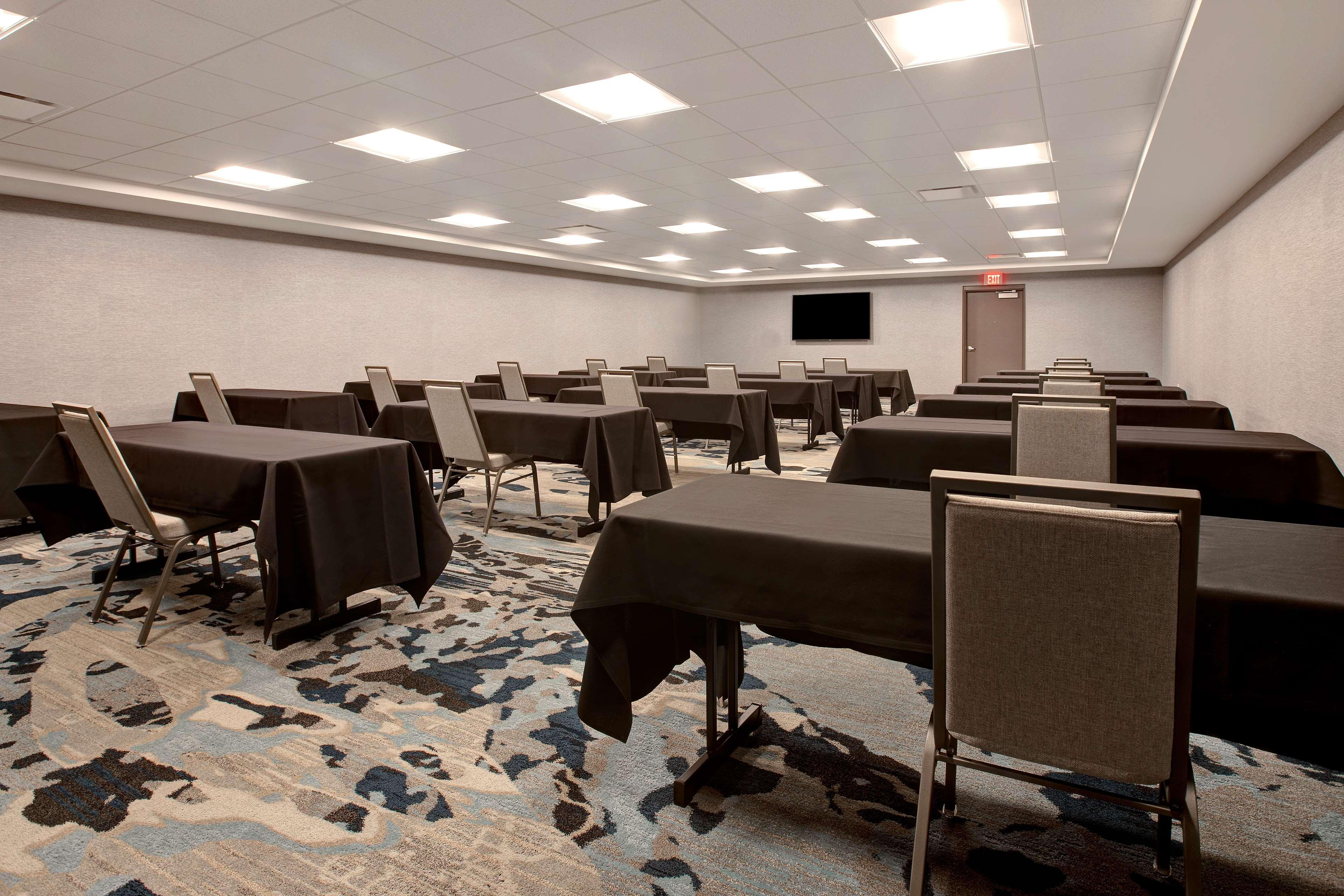 Embassy Suites By Hilton Rockford Riverfront Екстер'єр фото