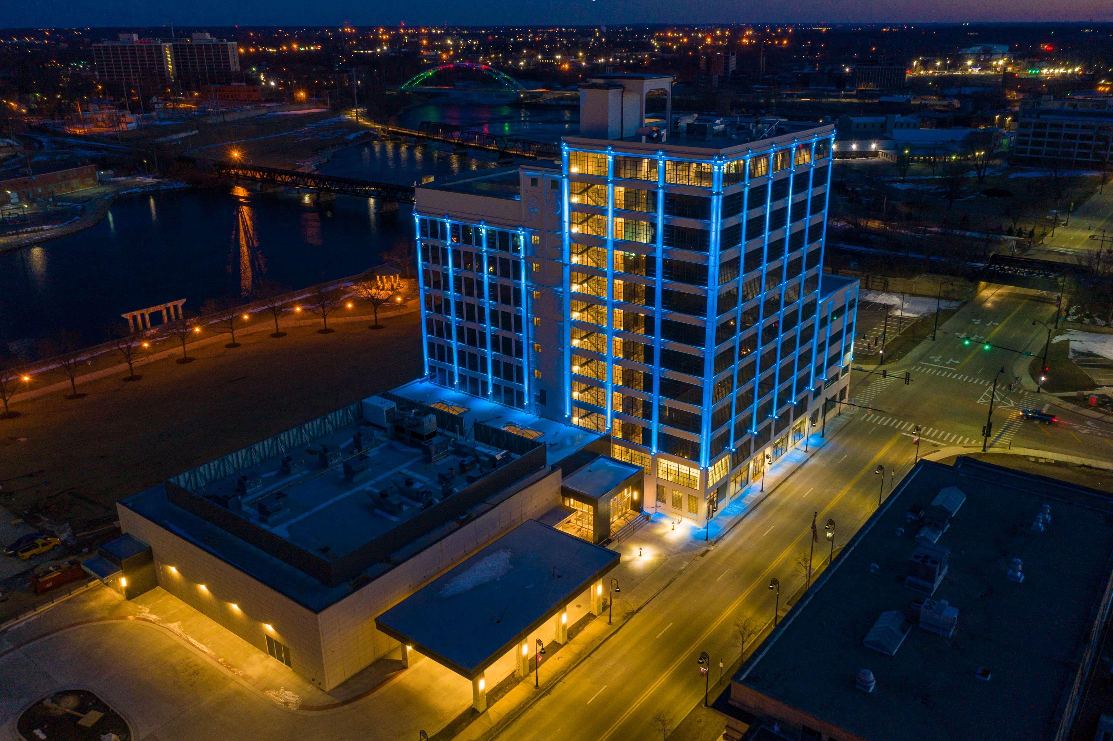 Embassy Suites By Hilton Rockford Riverfront Екстер'єр фото