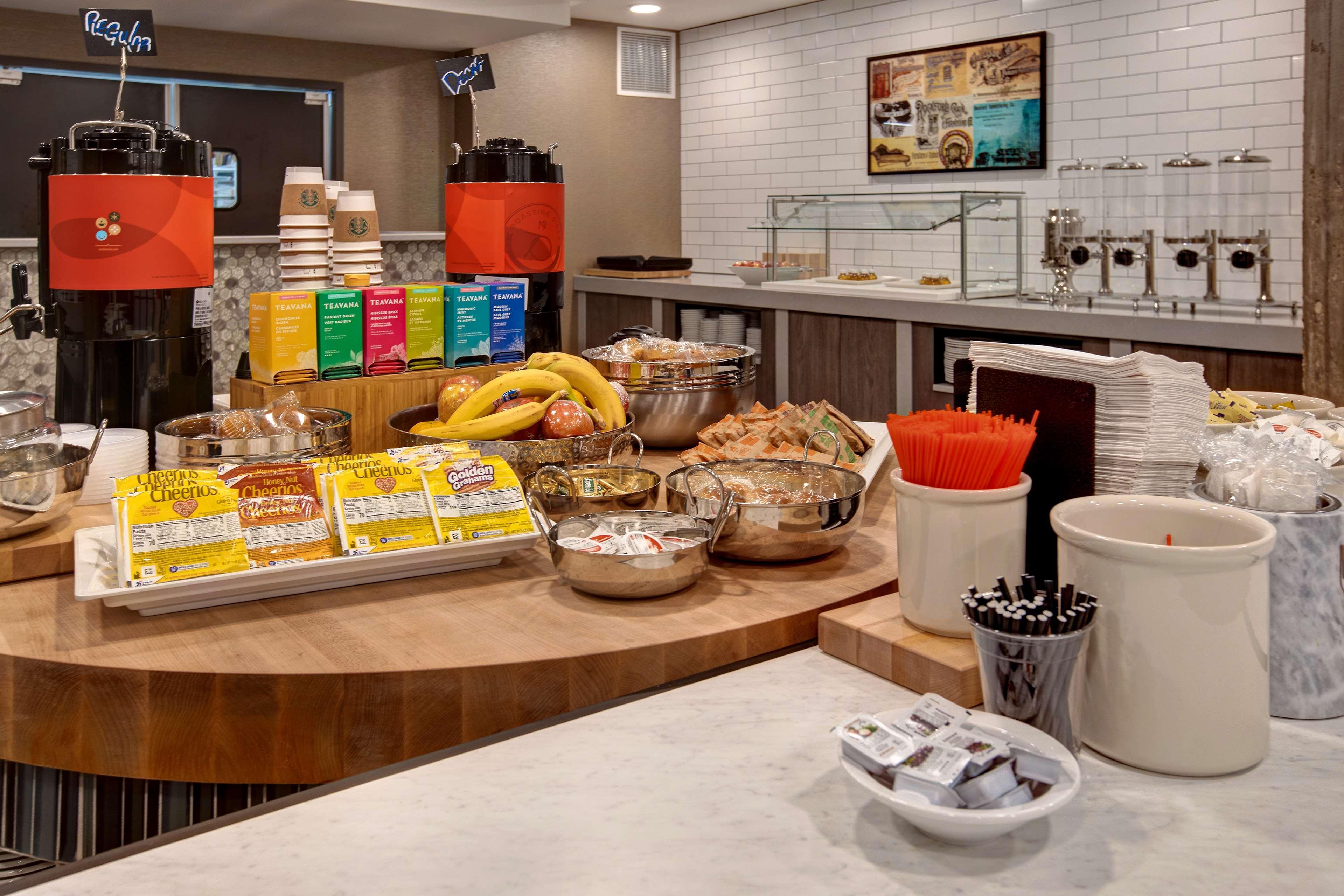 Embassy Suites By Hilton Rockford Riverfront Екстер'єр фото