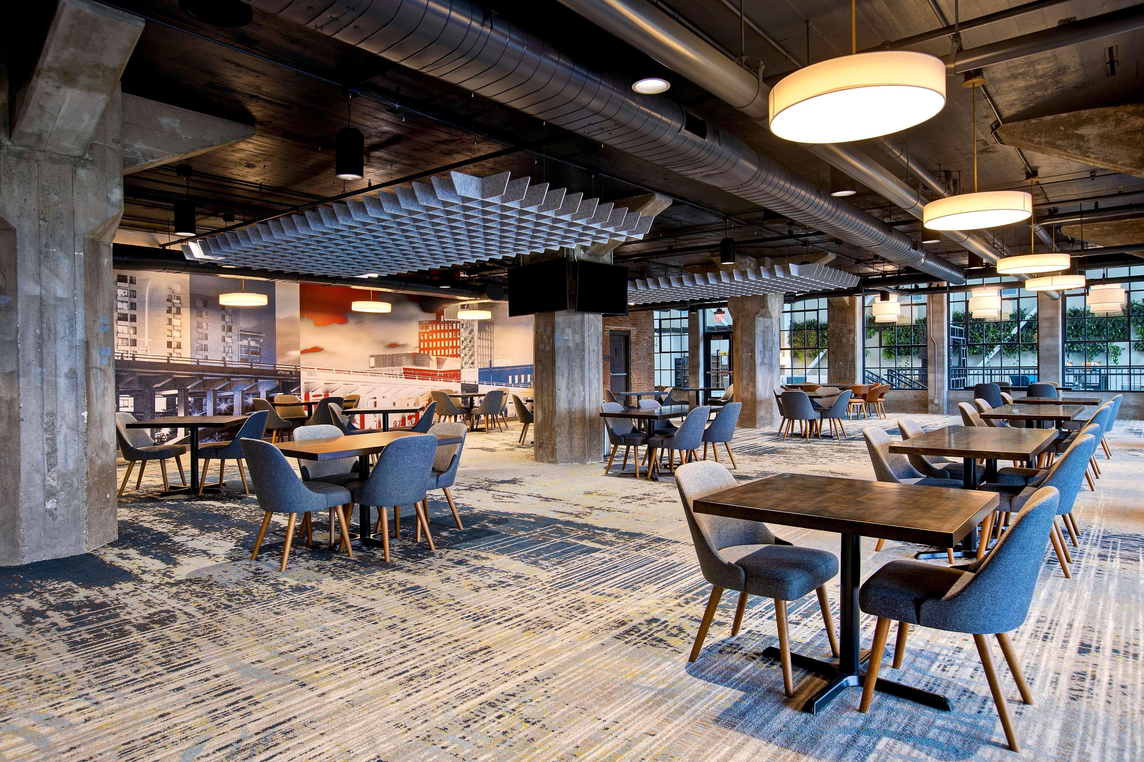 Embassy Suites By Hilton Rockford Riverfront Екстер'єр фото