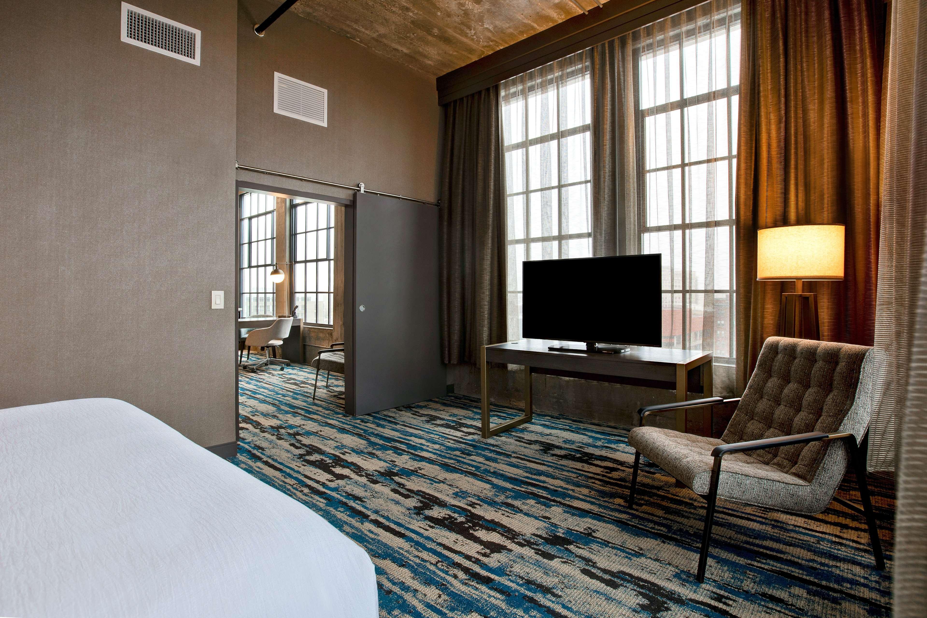 Embassy Suites By Hilton Rockford Riverfront Екстер'єр фото