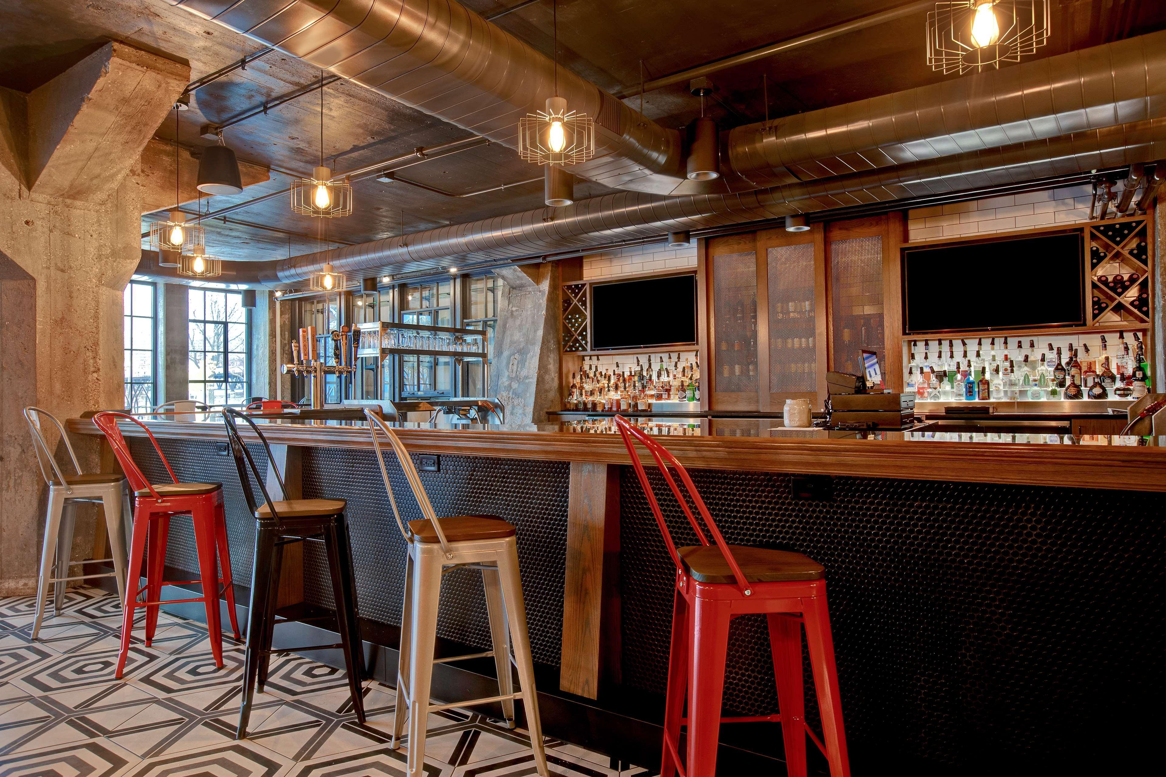 Embassy Suites By Hilton Rockford Riverfront Екстер'єр фото
