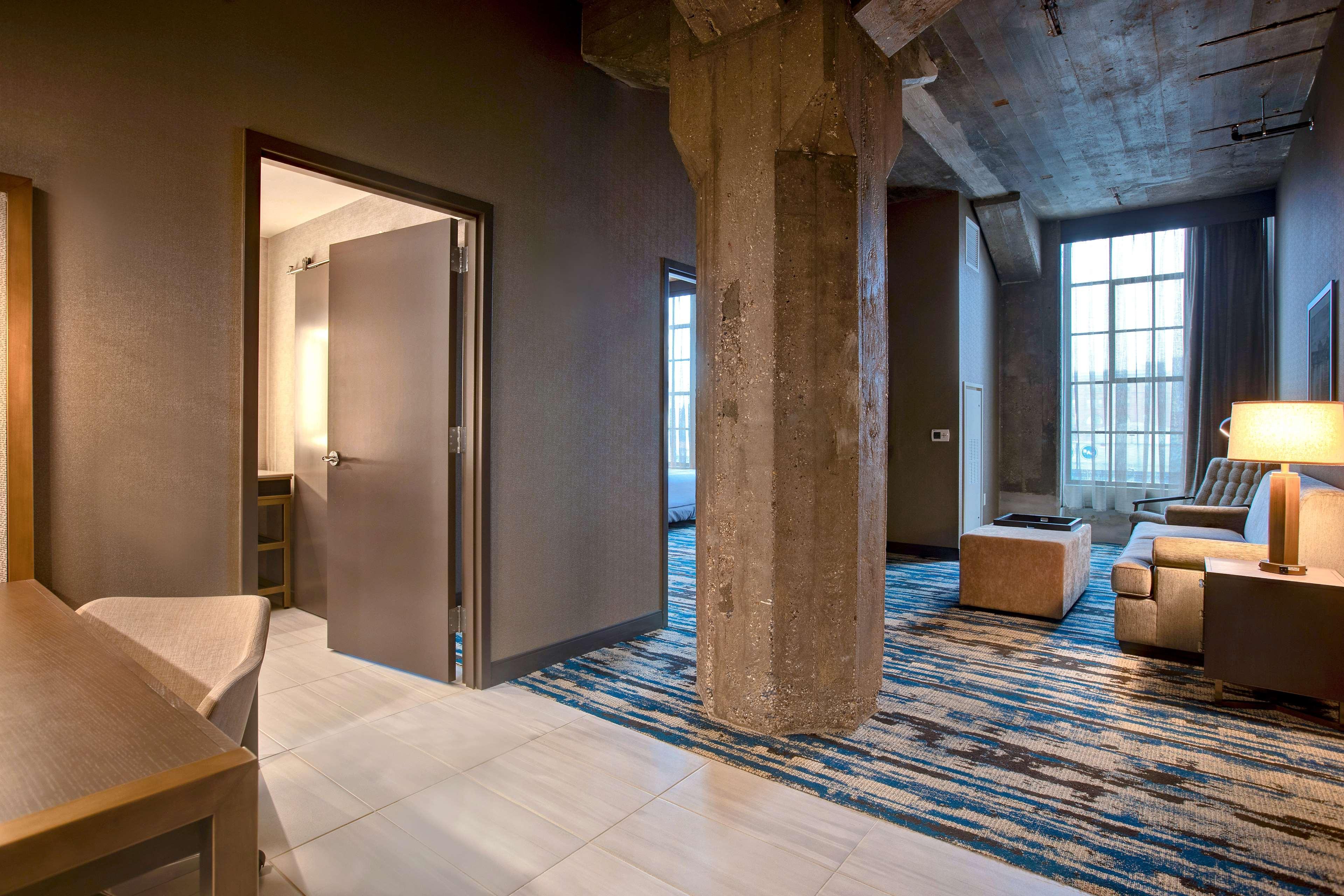 Embassy Suites By Hilton Rockford Riverfront Екстер'єр фото