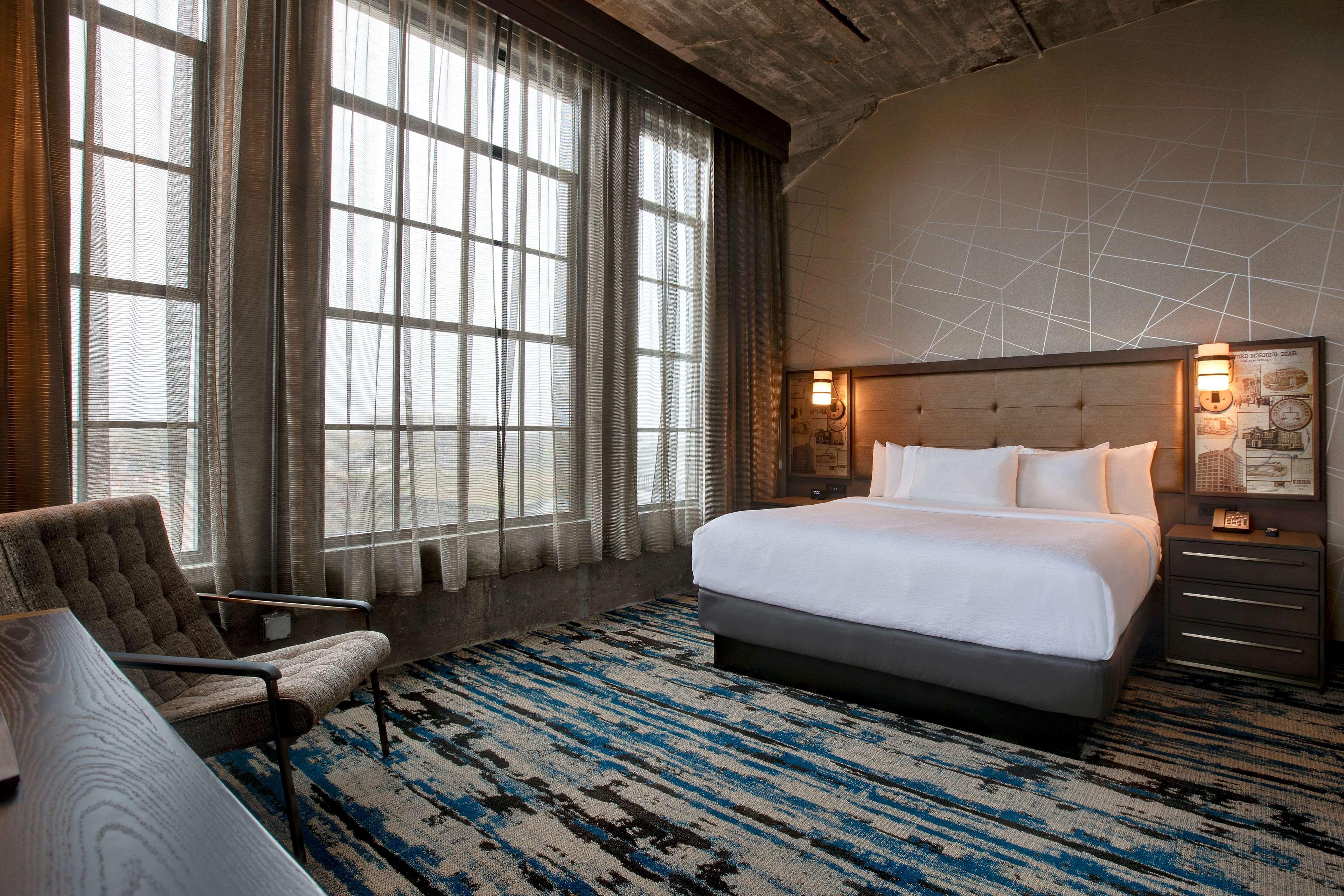Embassy Suites By Hilton Rockford Riverfront Екстер'єр фото