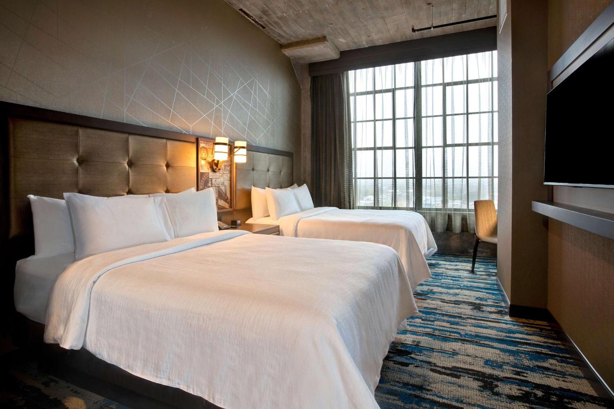 Embassy Suites By Hilton Rockford Riverfront Екстер'єр фото