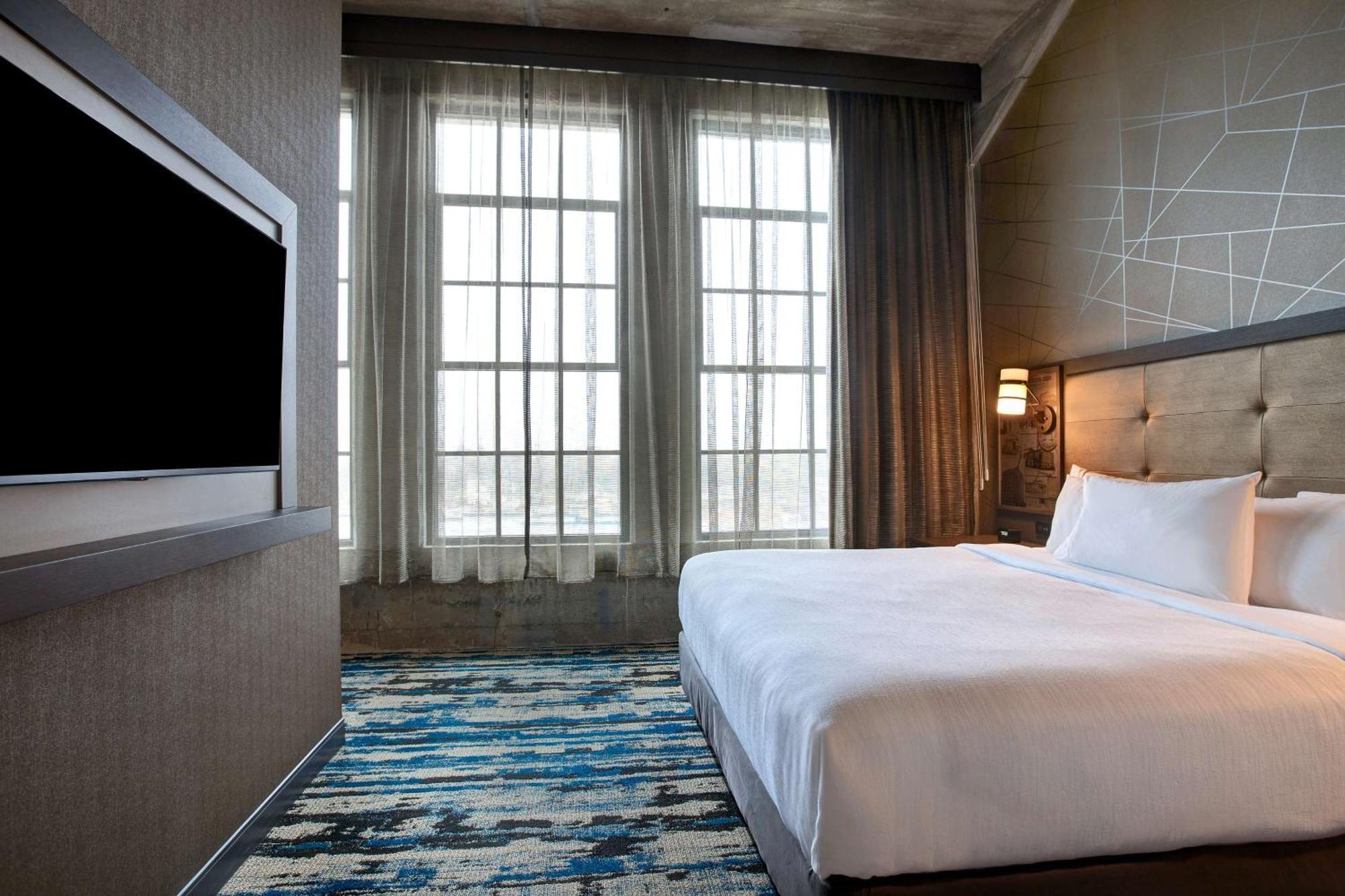 Embassy Suites By Hilton Rockford Riverfront Екстер'єр фото