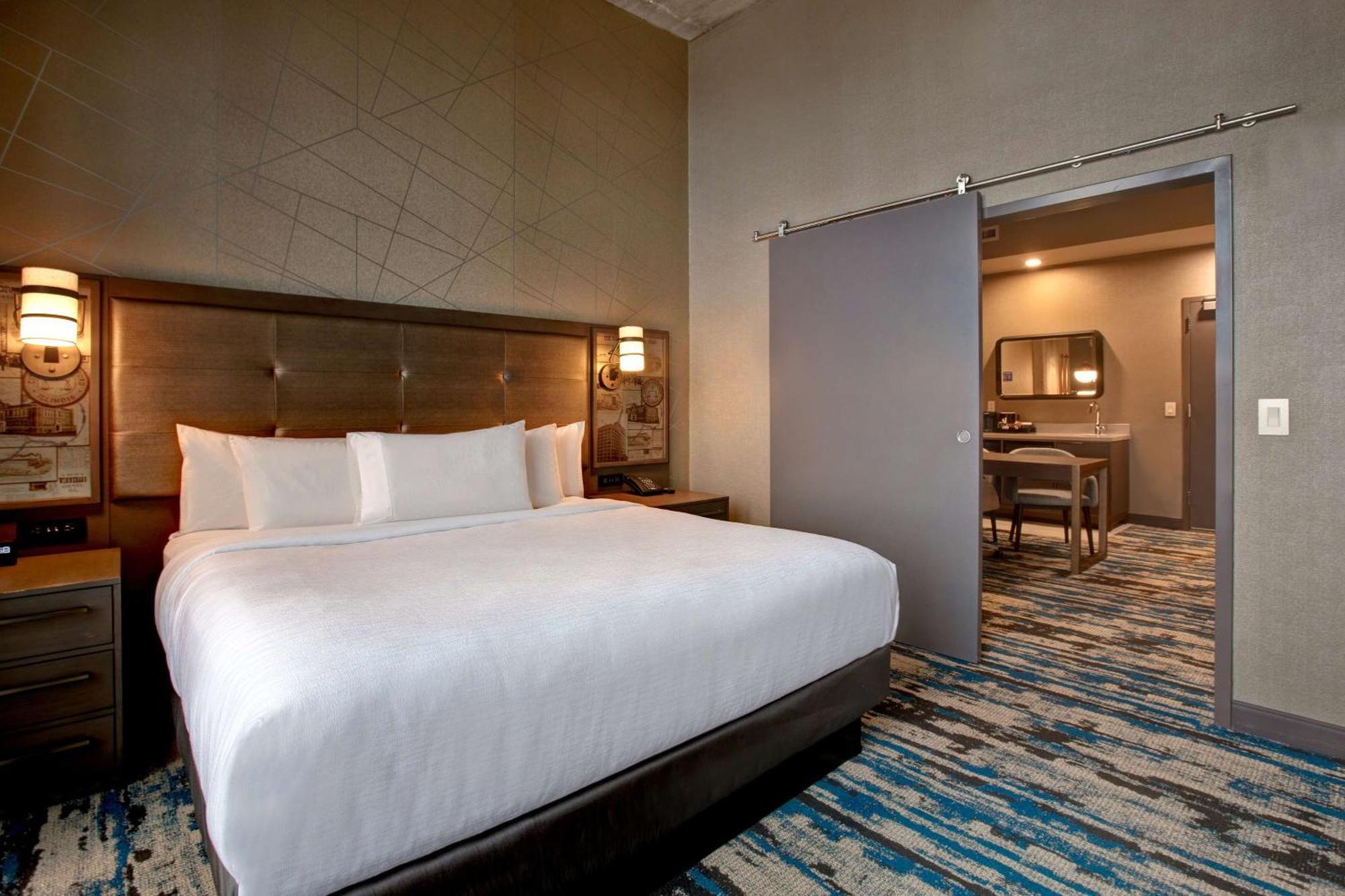 Embassy Suites By Hilton Rockford Riverfront Екстер'єр фото